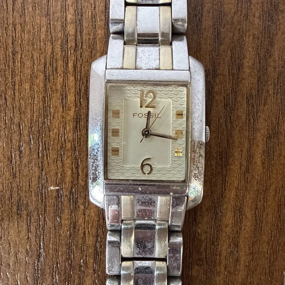 Fossil Quartz Watch Vintage Silver and Gold Tone Needs Battery